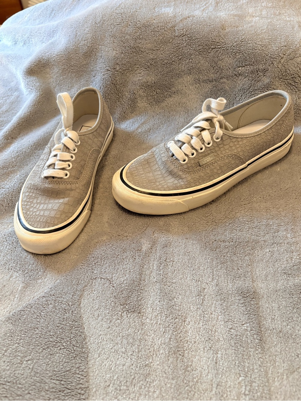 Vans Authentic Grey Croc Embossed Leather Sneakers Men’s 6.5 / Women’s 8.0